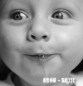 四个多月或五个月的宝宝为什么会流好多口水呢