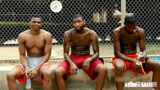 巴克利调侃杜兰特像具干尸，并调侃他该吃个汉堡。杜兰特的身材需不需要增肥