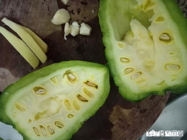 夏天到了，凉瓜汤你喜欢喝吗怎么做好吃呢