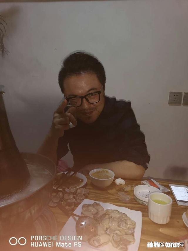 平时喝酒喜欢豪饮还是小杯慢饮呢