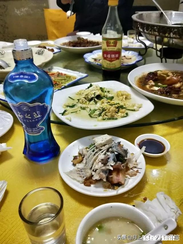 平时喝酒喜欢豪饮还是小杯慢饮呢