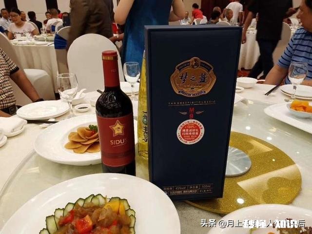 平时喝酒喜欢豪饮还是小杯慢饮呢