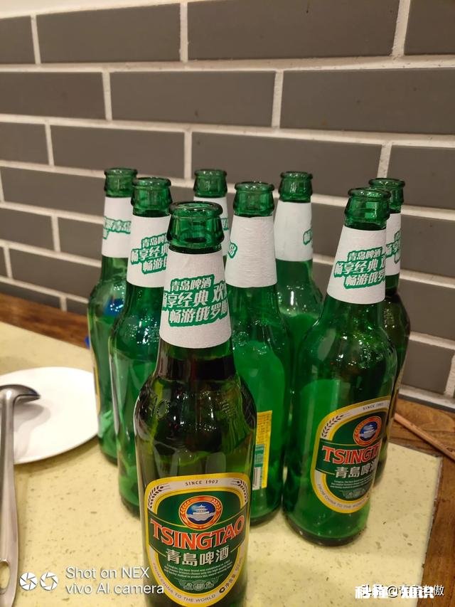 平时喝酒喜欢豪饮还是小杯慢饮呢