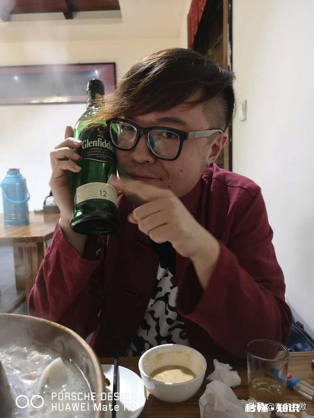 平时喝酒喜欢豪饮还是小杯慢饮呢