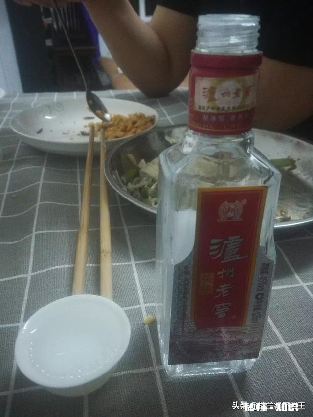 平时喝酒喜欢豪饮还是小杯慢饮呢