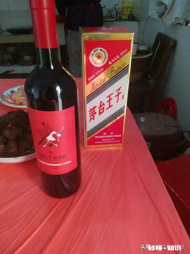 平时喝酒喜欢豪饮还是小杯慢饮呢