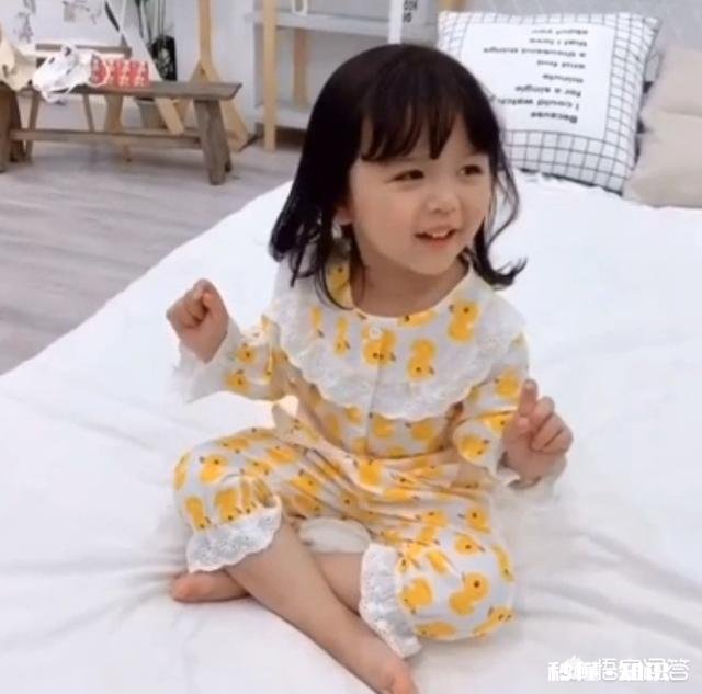 杭州童模妞妞超超长工作时间，被妈妈脚踹，天下真有无不是的父母吗