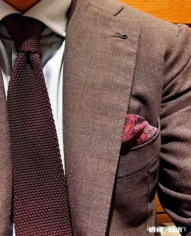 夏天穿西装应该选择什么样的领带合适