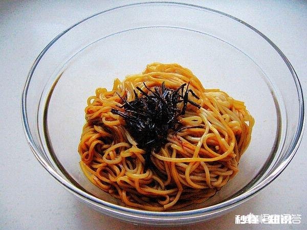 夏日，葱油拌面是首选，怎么做呢