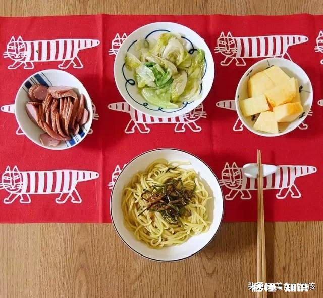 夏日，葱油拌面是首选，怎么做呢