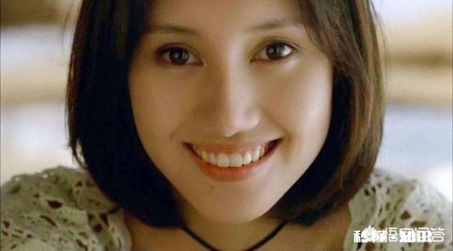 时尚审美中，上眼睑凹陷是显得眼睛更深邃了还是显老了为什么