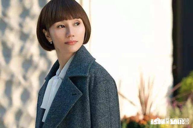 时尚审美中，上眼睑凹陷是显得眼睛更深邃了还是显老了为什么