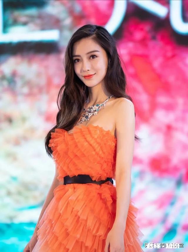 为什么女生穿抹胸裙不会掉