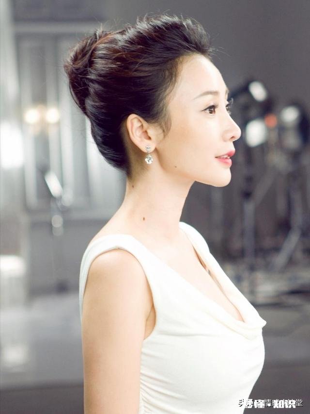 为什么女生穿抹胸裙不会掉