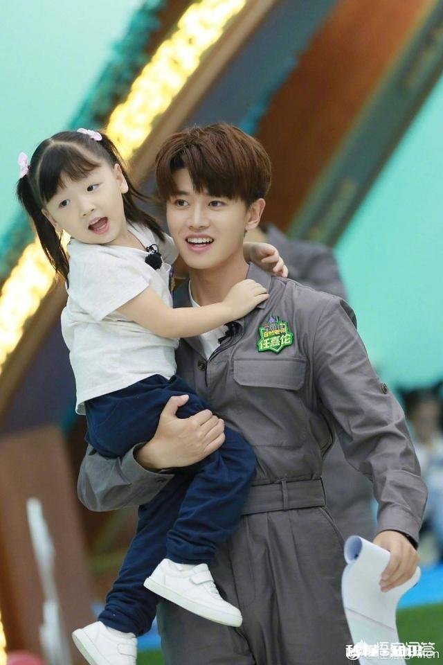 你觉得林更新和任嘉伦谁更帅你更喜欢谁