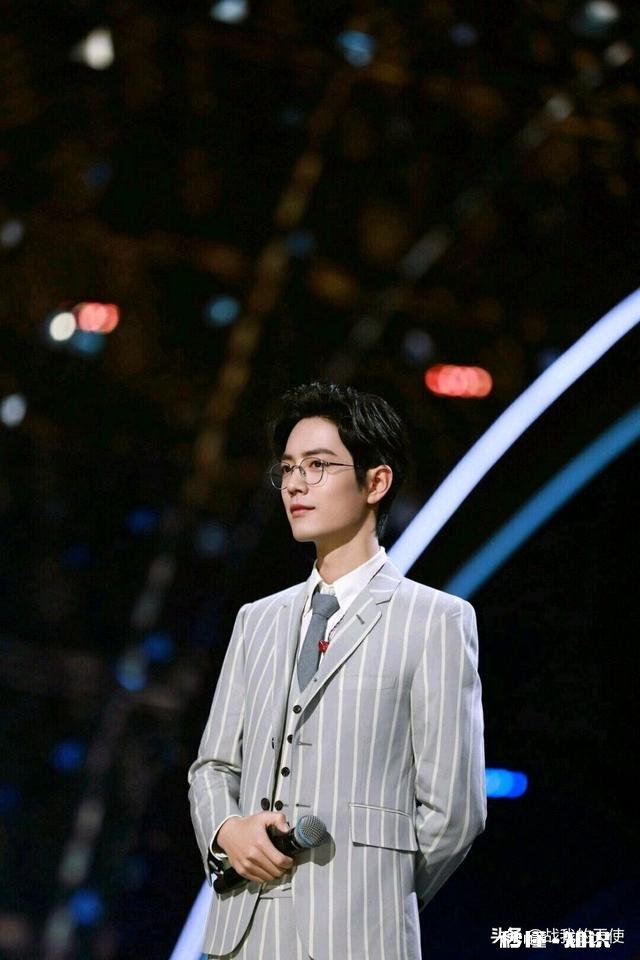 如何看待肖战在清明节以转发默哀英烈微博的方式重新出现在公众视野