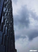 如何看待一边和你聊天，一边还发朋友圈的人