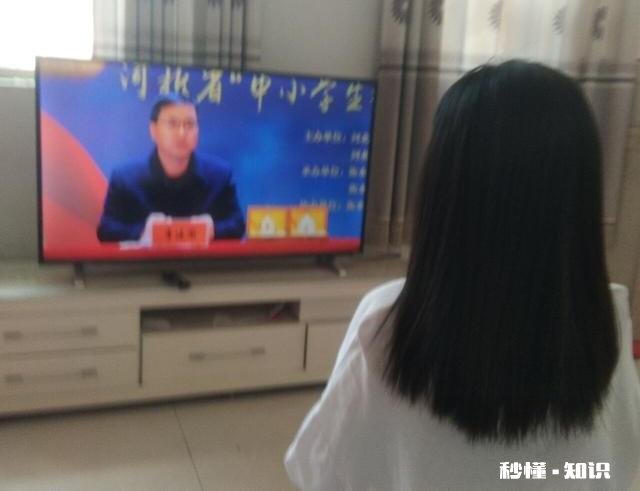 疫情期间老师没白没黑的付出比在学校里都累忙再延迟暑假，合法吗