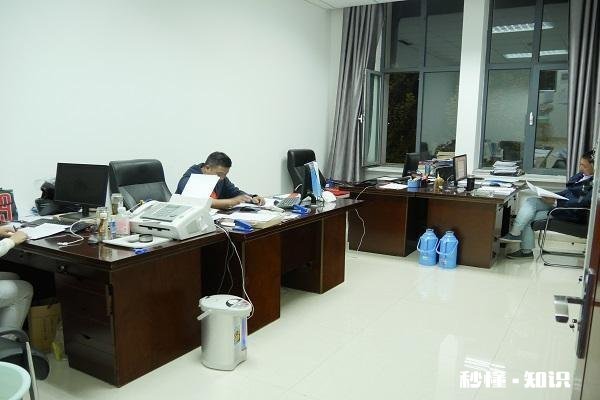 怎么看待公司手册双休，却潜规则要求周六上班