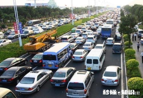 停车一位难求，济南人开启逛吃模式，网友自曝从济南到泰安的“人在囧途”, 你怎么看