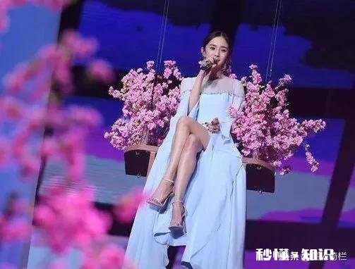 穿高跟鞋坐着的时候腿很不舒服，应该怎么办