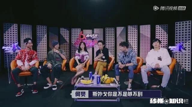 穿高跟鞋坐着的时候腿很不舒服，应该怎么办