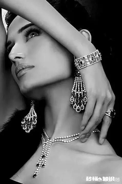 黑暗系的壁纸，你是不是收藏了好多。拿出来晒晒～以饲众看官的眼缘