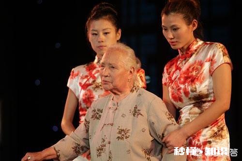 有人说河南省内的观众喜欢豫剧曲剧，还有外省不少的观众也非常爱看豫剧曲剧，这是为什么