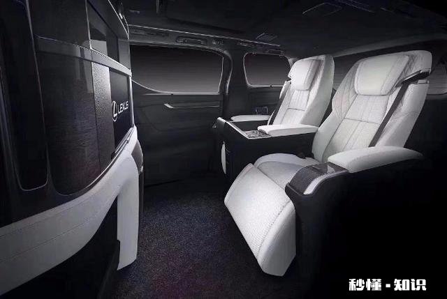 挂雷克萨斯车标的埃尔法即将来袭，土豪们加价的钱准备好了吗