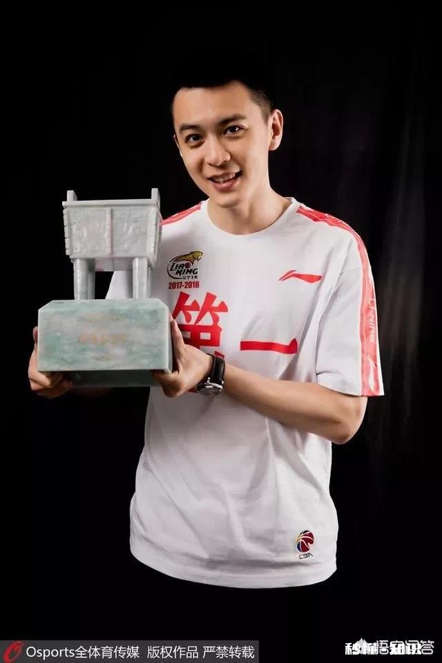 辽宁队队长杨鸣晒出视频，他表示要在520的日子向最爱的辽宁队告别，你怎么看