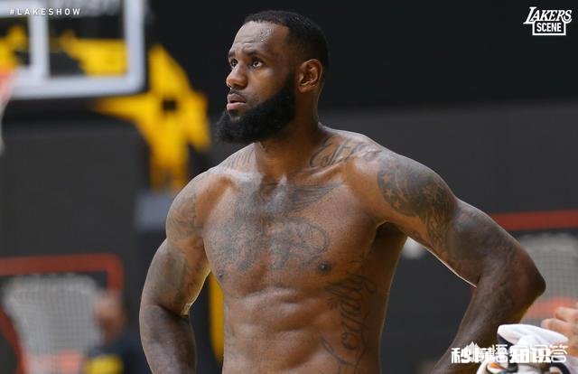 美国NBA的收视率直线下滑，球迷纷纷将责任推给詹姆斯，你怎么看