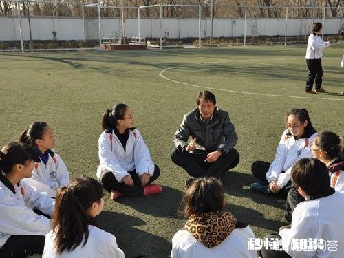 作为老师，怎么让男学生喜欢自己呢