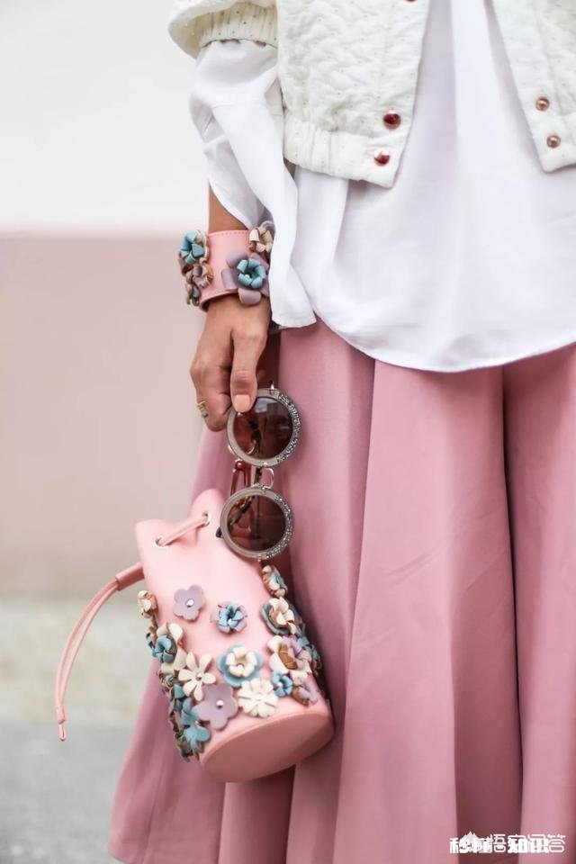 浪漫梦幻的粉色，怎样穿才能既时髦又高级