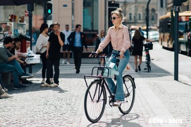 浪漫梦幻的粉色，怎样穿才能既时髦又高级