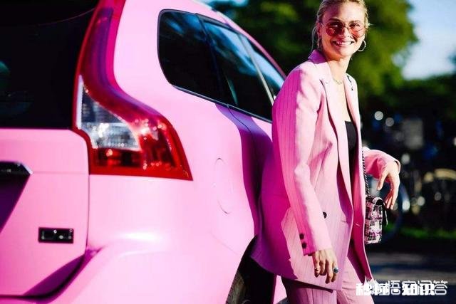 浪漫梦幻的粉色，怎样穿才能既时髦又高级