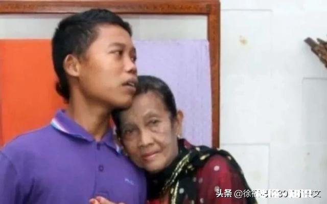 花甲老太爱上18岁小伙，反被小伙敲诈40万，是否值得同情