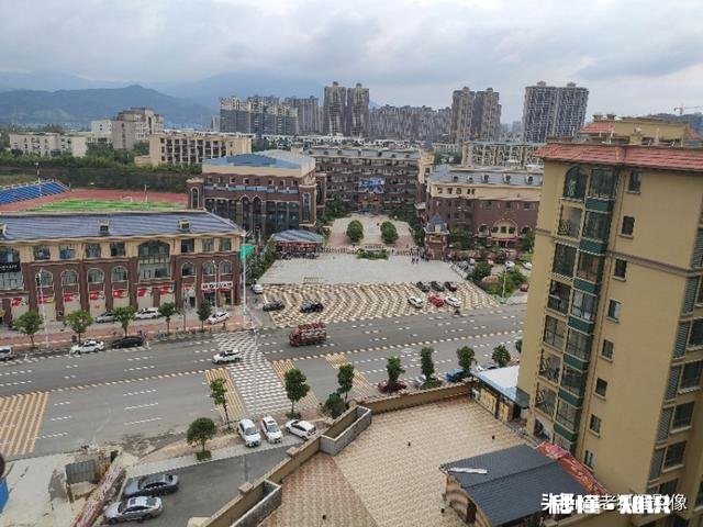 你们那孩子上学必须有房产证吗