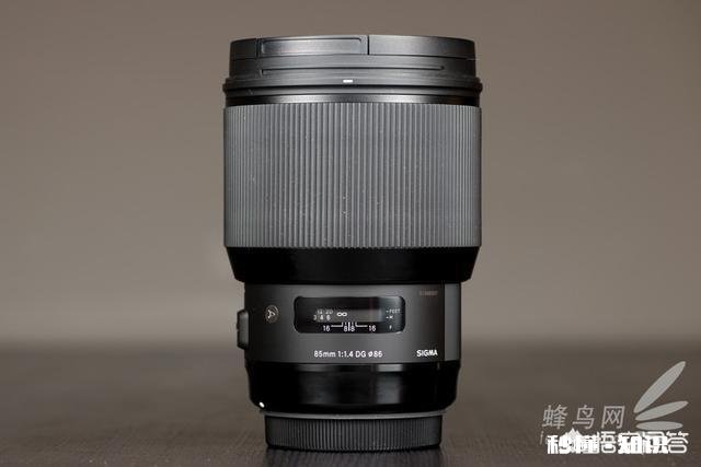 适马85-1.4和佳能85-1.4的镜头比较，哪个好