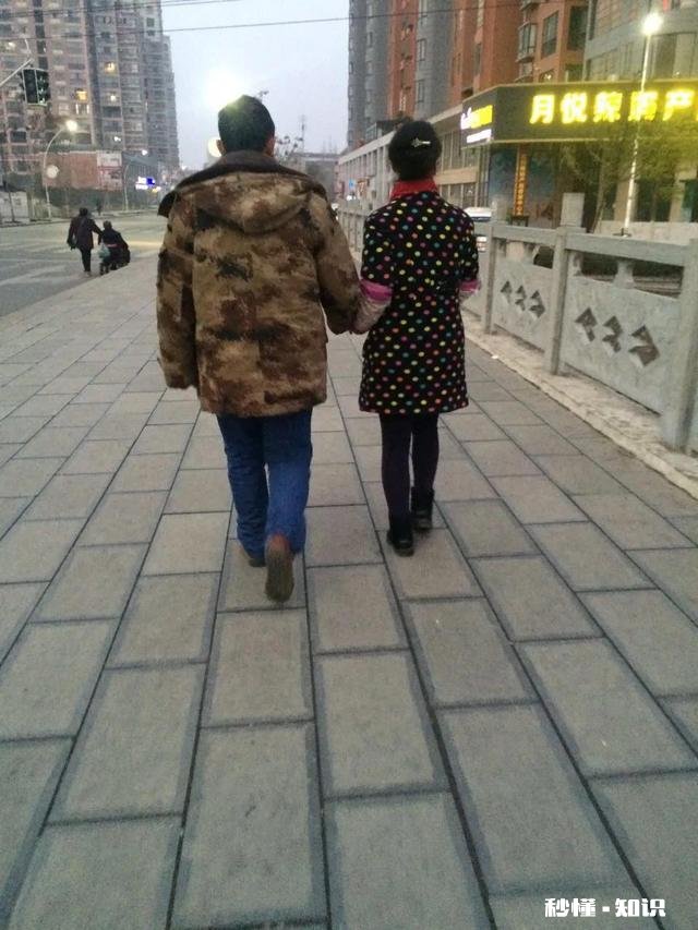 孩子三十了没结婚,做父母的什么感受