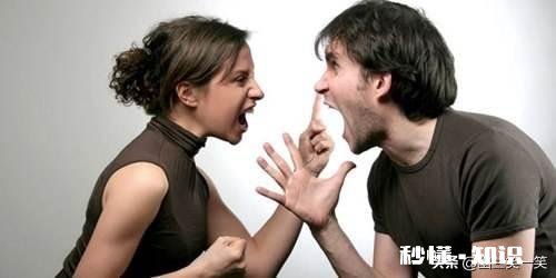 我们吵架，公公叫老公打我，虽然老公没有打我，但是我很害怕，要离婚吗