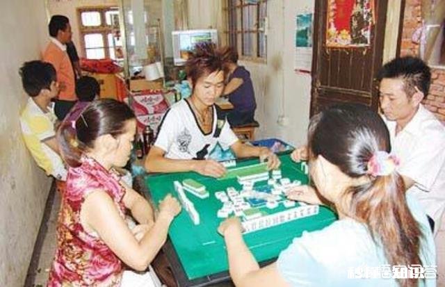 在有些农村里，不会打麻将的人会被村民们看不起，你怎么看待这样的现象