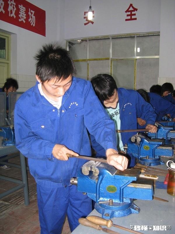 上初三，学习成绩不是很理想，分数也不高，可以去学习技术吗