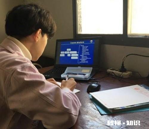 疫情期间，老师很负责需要不断在群里反馈作业，你会生气吗