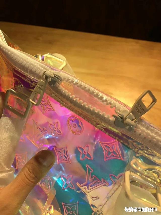 服装爆款千篇一律,感觉泯灭了个性,为什么还是会有人争相购买