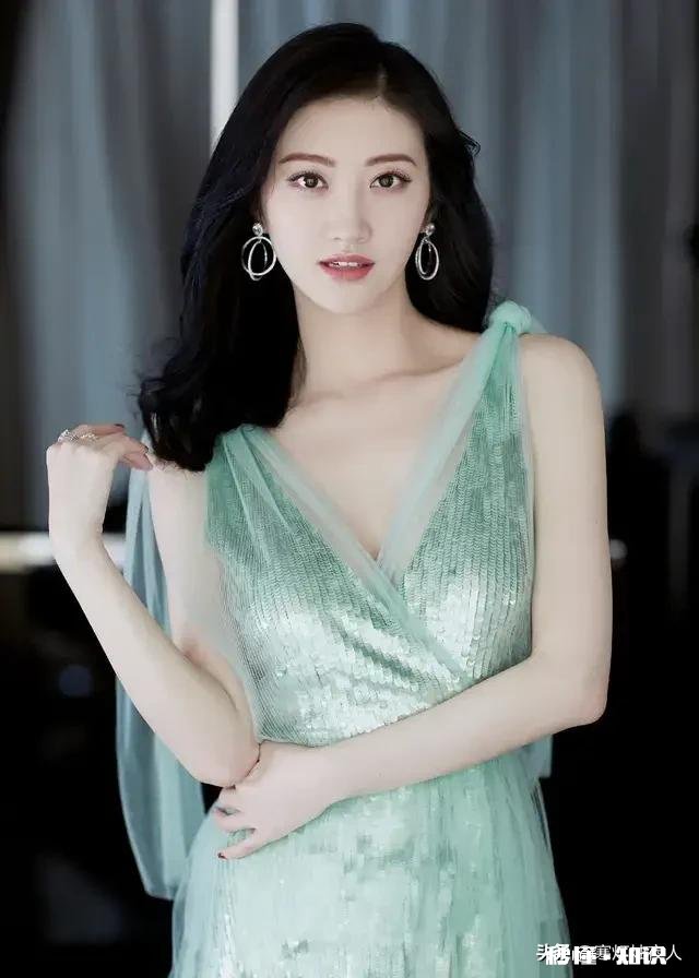 为什么女生会主动找你聊天,也会每天互道晚安但是有时候聊着聊着就回复的很慢或者很冷漠