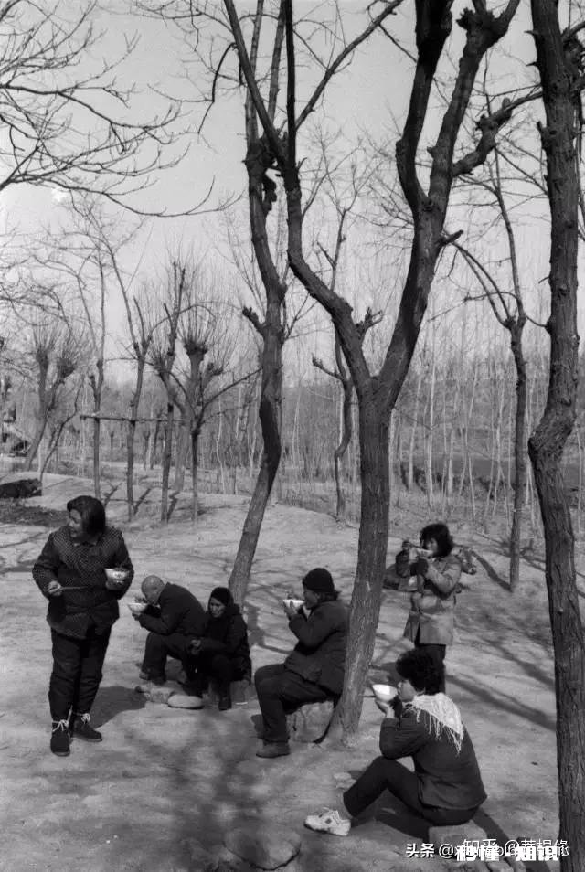 为何这几年农村的人吃饭,不愿意去外面吃饭场吃饭串门聊天了