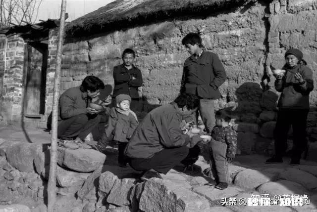为何这几年农村的人吃饭,不愿意去外面吃饭场吃饭串门聊天了