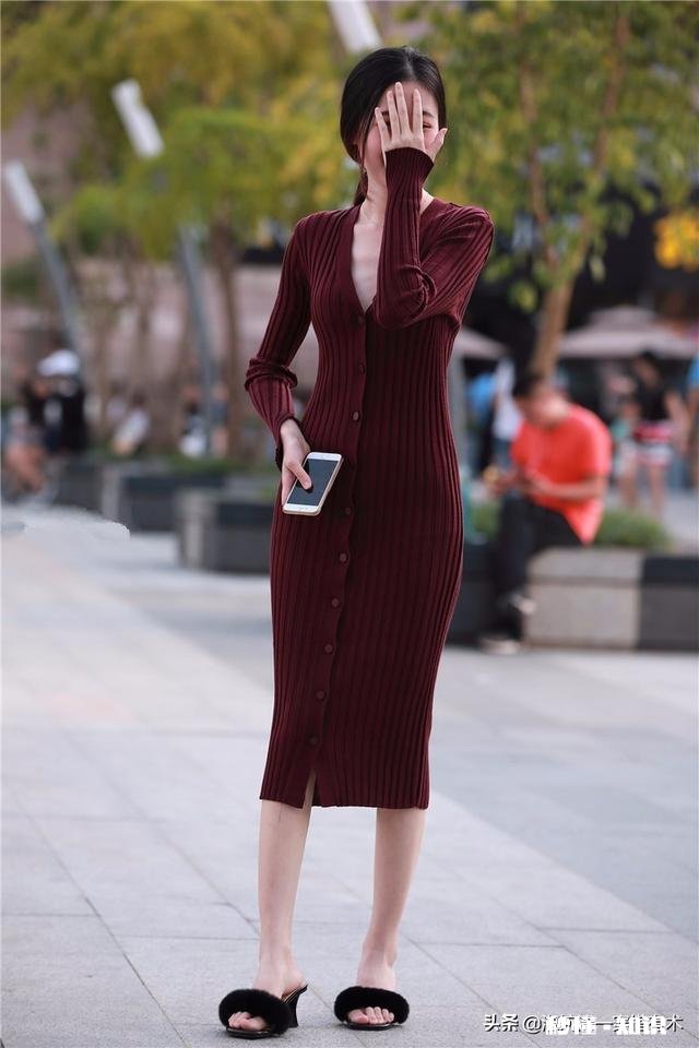 适合秋冬的长款针织连衣裙该怎么选有什么慵懒女生必备