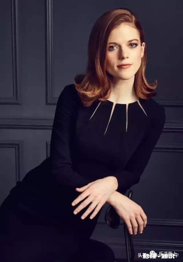 红色头发不化妆会很奇怪吗为何