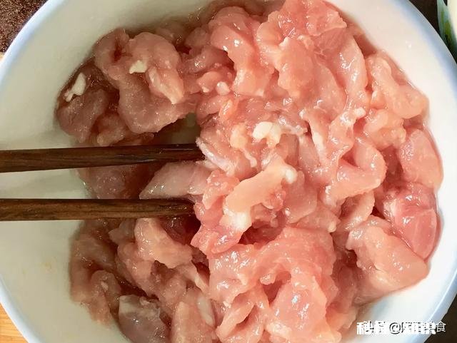 辣椒炒肉肉怎么不老